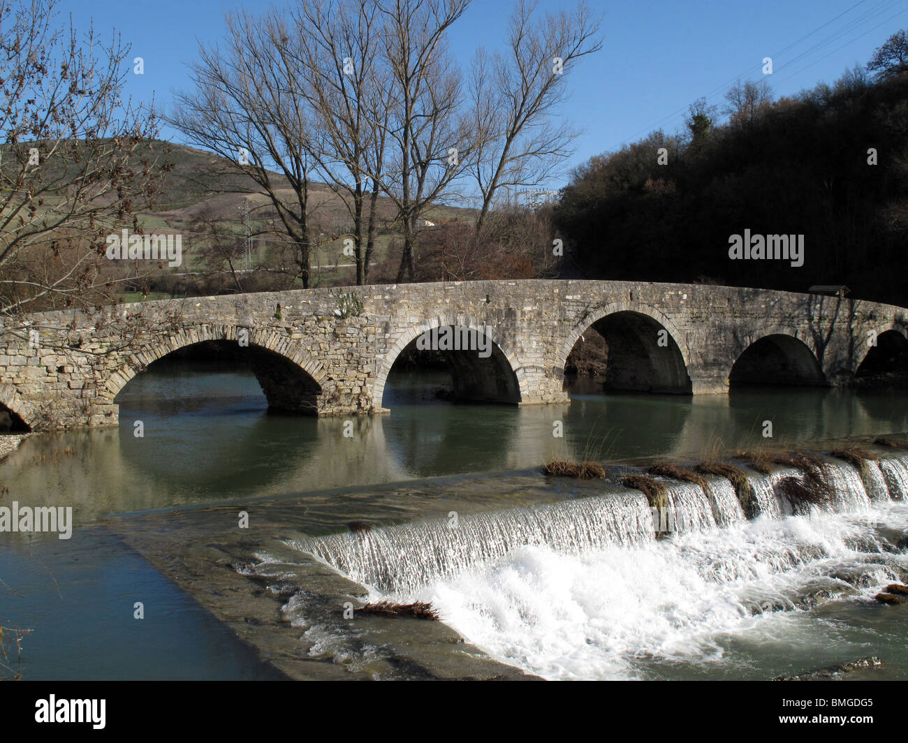 Trinidad de Arre pont sur la rivière d'Ulzama. Navarre. L'Espagne. Chemin de Saint Jacques. Banque D'Images