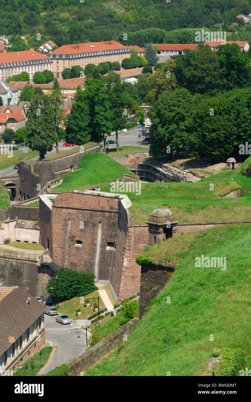 Les murs des fortifications de Belfort citadelle construite par Vauban. Le Territoire de Belfort, région de Franche-Comté, France Banque D'Images