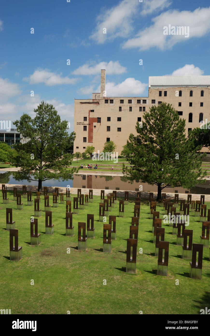 Le domaine des sièges vides à l'Oklahoma City National Memorial. Banque D'Images