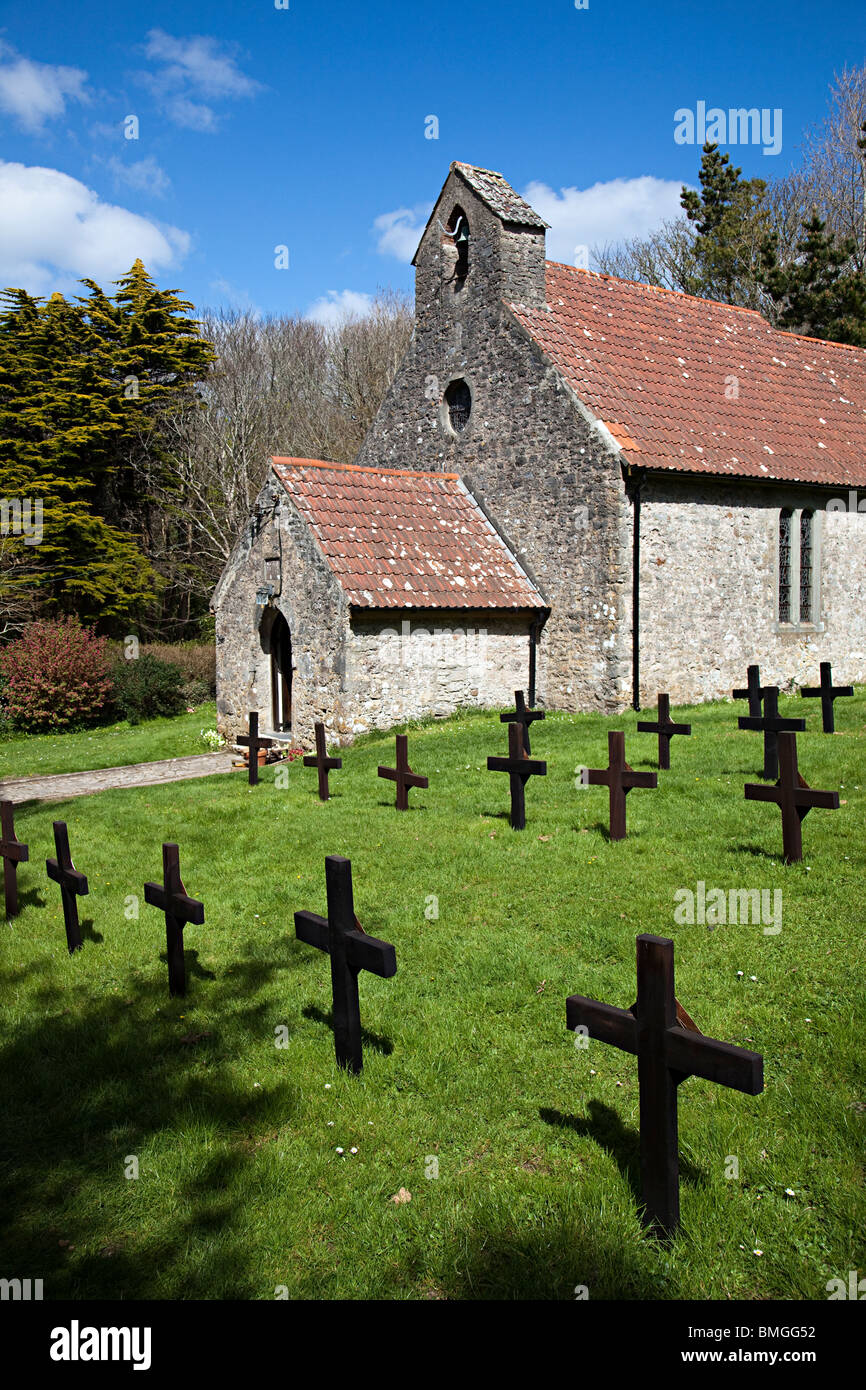 Croix noires sur les tombes des moines de l'église St David's l'île de Caldey Wales UK Banque D'Images