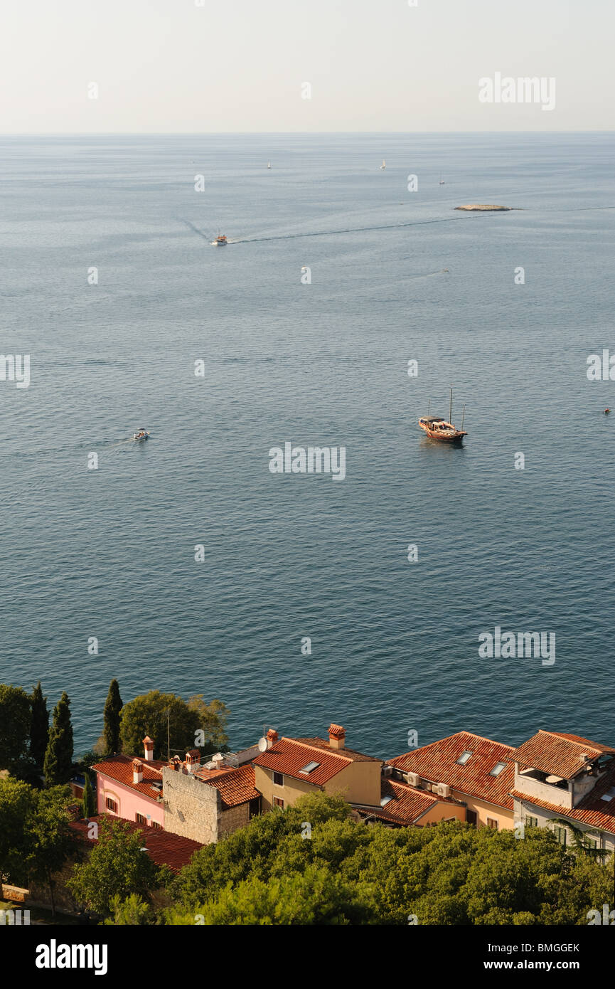 Vue aérienne de la ville d'Istrie, Rovinj et la mer en Croatie Banque D'Images