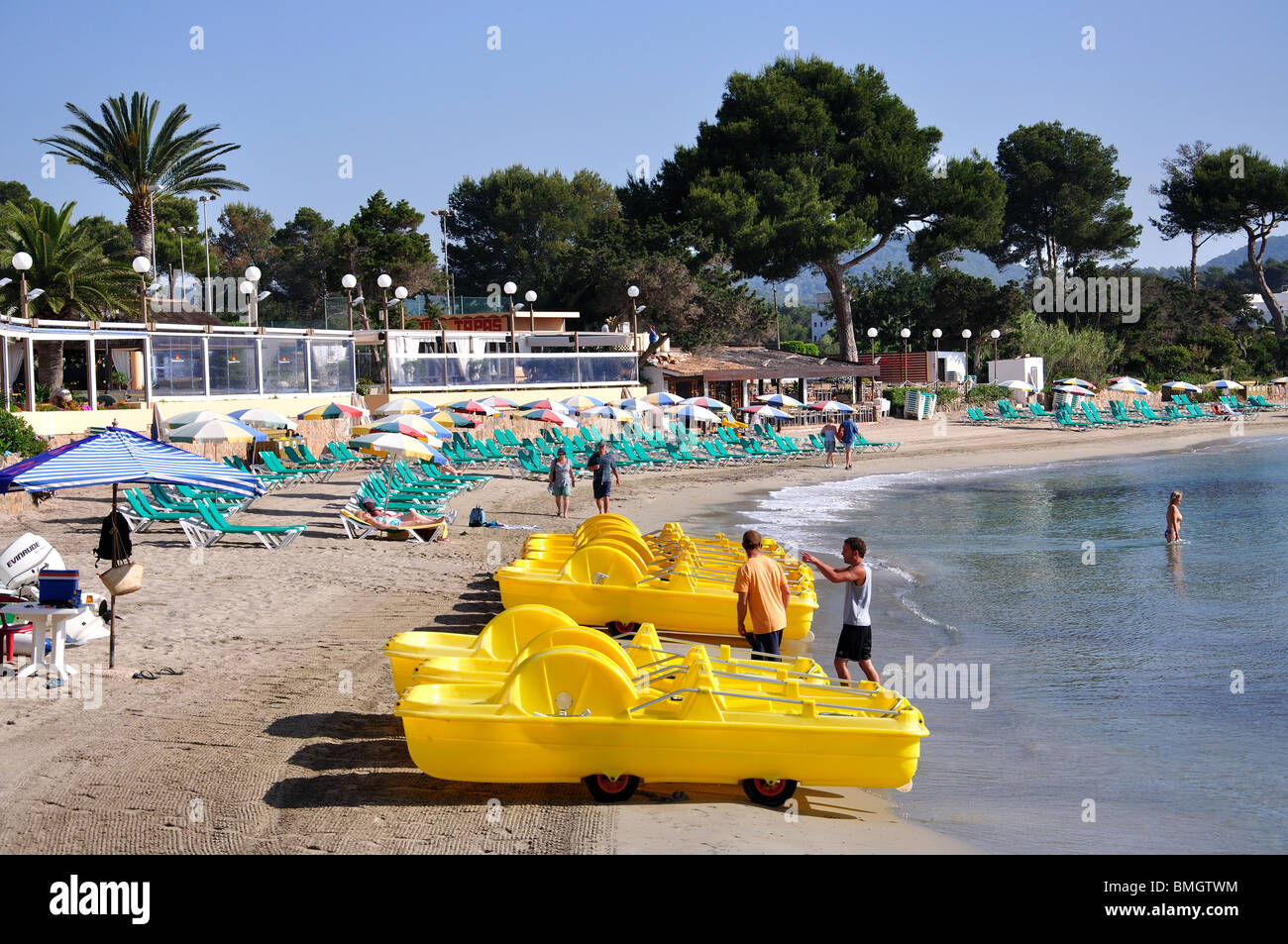 Vue sur la plage, Es Cana, Ibiza, Baléares, Espagne Banque D'Images