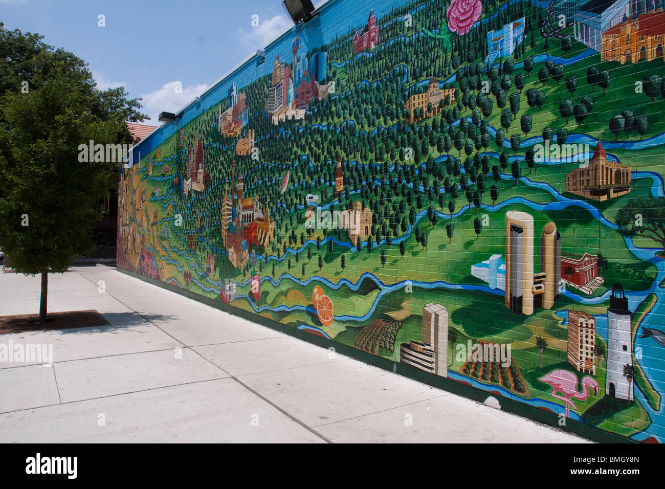 Murale colorée à Renaissance Market Plaza le long de la faire glisser à l'Université du Texas à Austin Banque D'Images