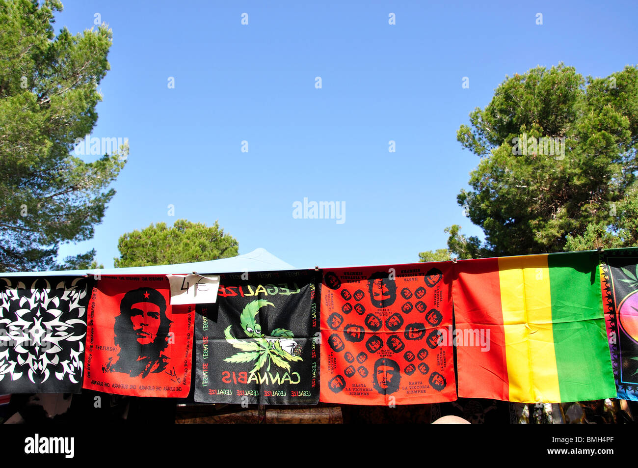 Décrochage, le coloré, Marché Hippie de Punta Arabi, Es Cana, Ibiza, Baléares, Espagne Banque D'Images