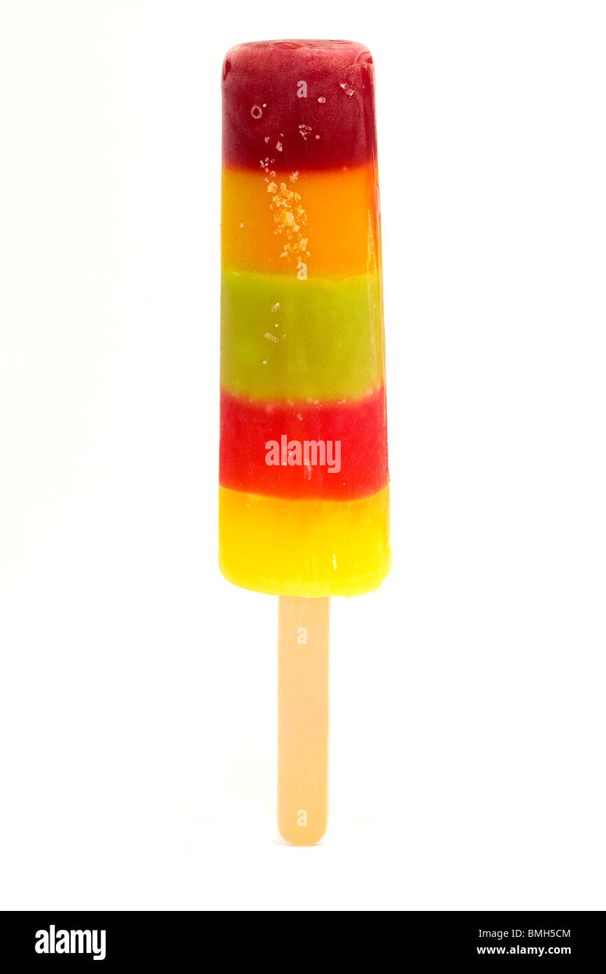 Lolly glaces coloré à rayures sur fond blanc Banque D'Images