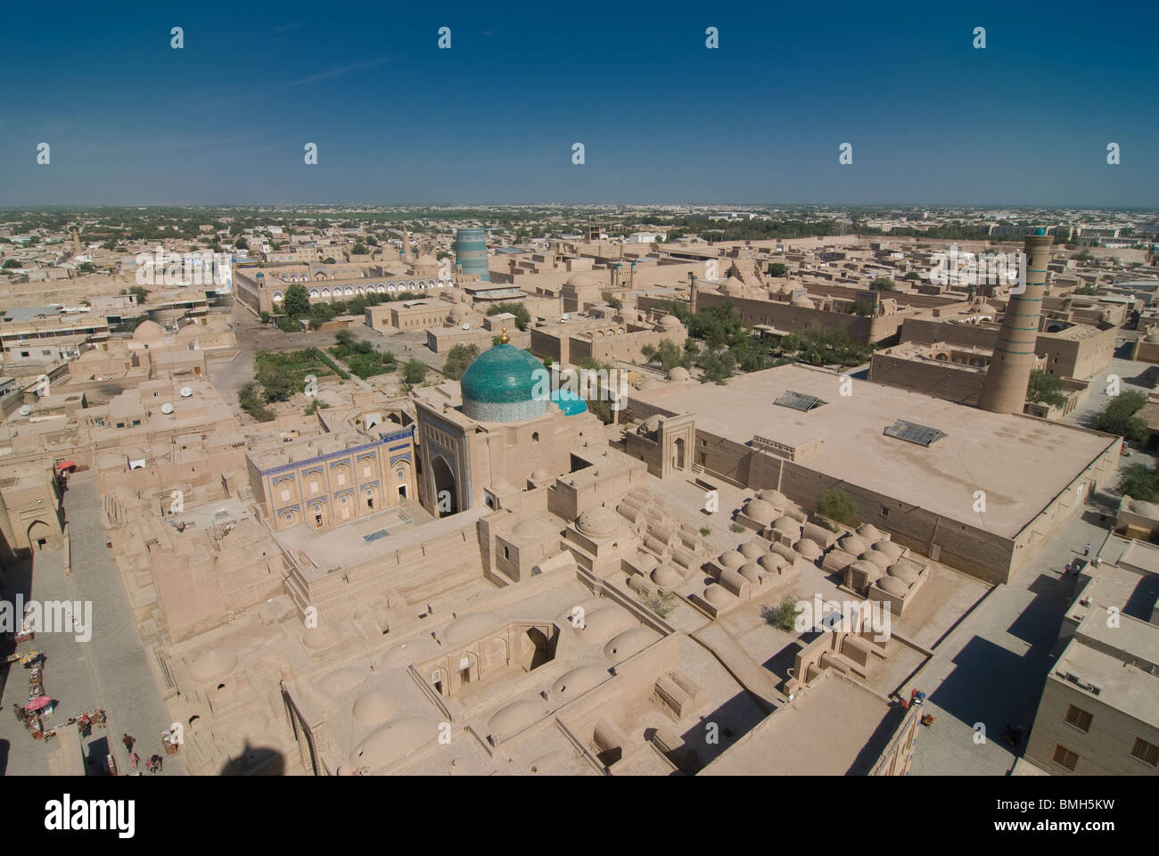 Vue sur les mosquées et les Medressas à Ichon Qala Forteresse, Khiva, Ouzbékistan Banque D'Images