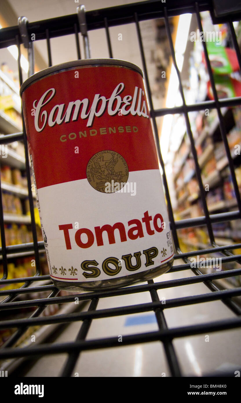 Une boîte de Campbell's Tomato Soup est vu dans un supermarché de New York, le vendredi 4 juin 2010. (© Richard B. Levine) Banque D'Images