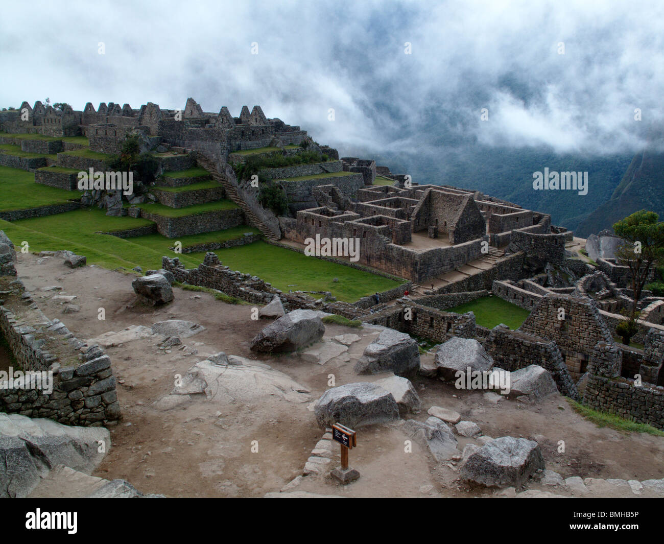 Brume matinale sur les anciennes ruines d'Inca au Machu Picchu près de Cusco au Pérou Banque D'Images