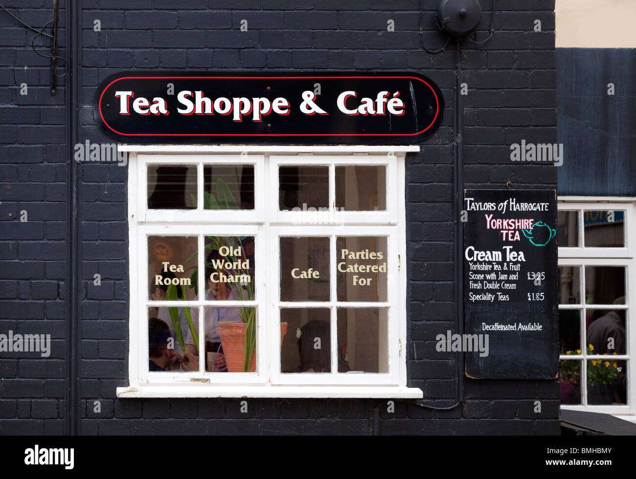 Salon de thé anglais ancien vitrine, England, UK Banque D'Images