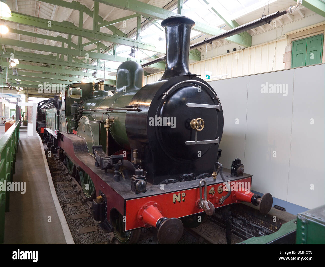 North Eastern Railway locomotive à vapeur 2-4-0 nombre de passagers 1463 construit en 1885 montre l'installation de Steam Museum Banque D'Images