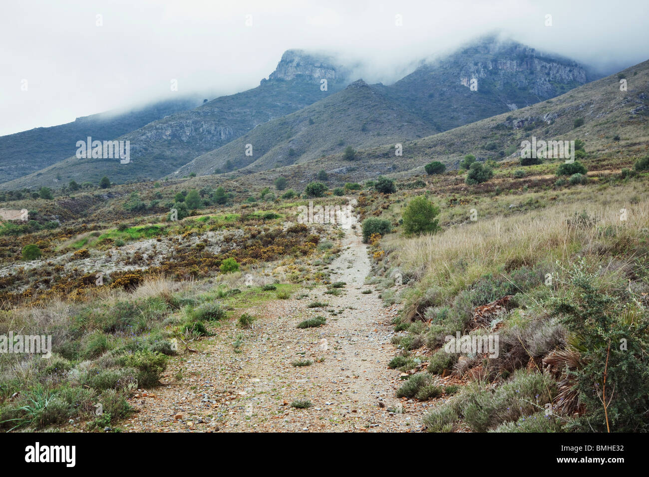 Sentier près de Torremolinos, la province de Malaga, Espagne ;-pays sur le côté de la Montagne Banque D'Images