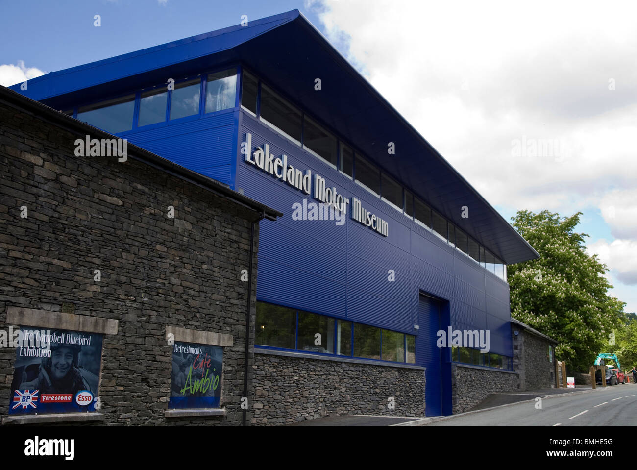 L'extérieur de la région de Lakeland Motor Museum, Cumbria Banque D'Images