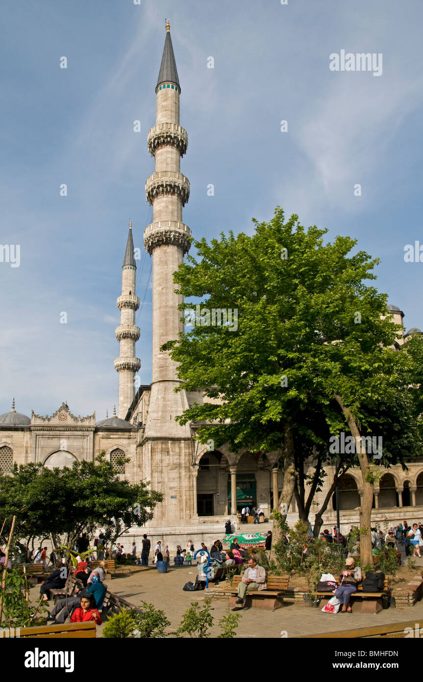 Eminonu Istanbul près de pont de Galata Mosquée Yeni Camil Eminönü Meydani Banque D'Images