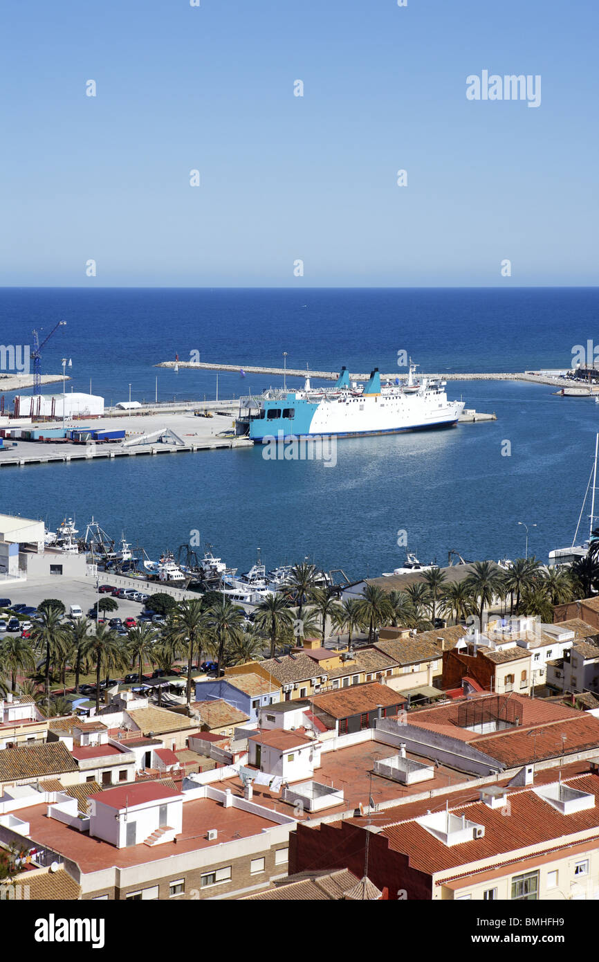 Denia Alicante Espagne village port haut château vue ciel bleu Banque D'Images
