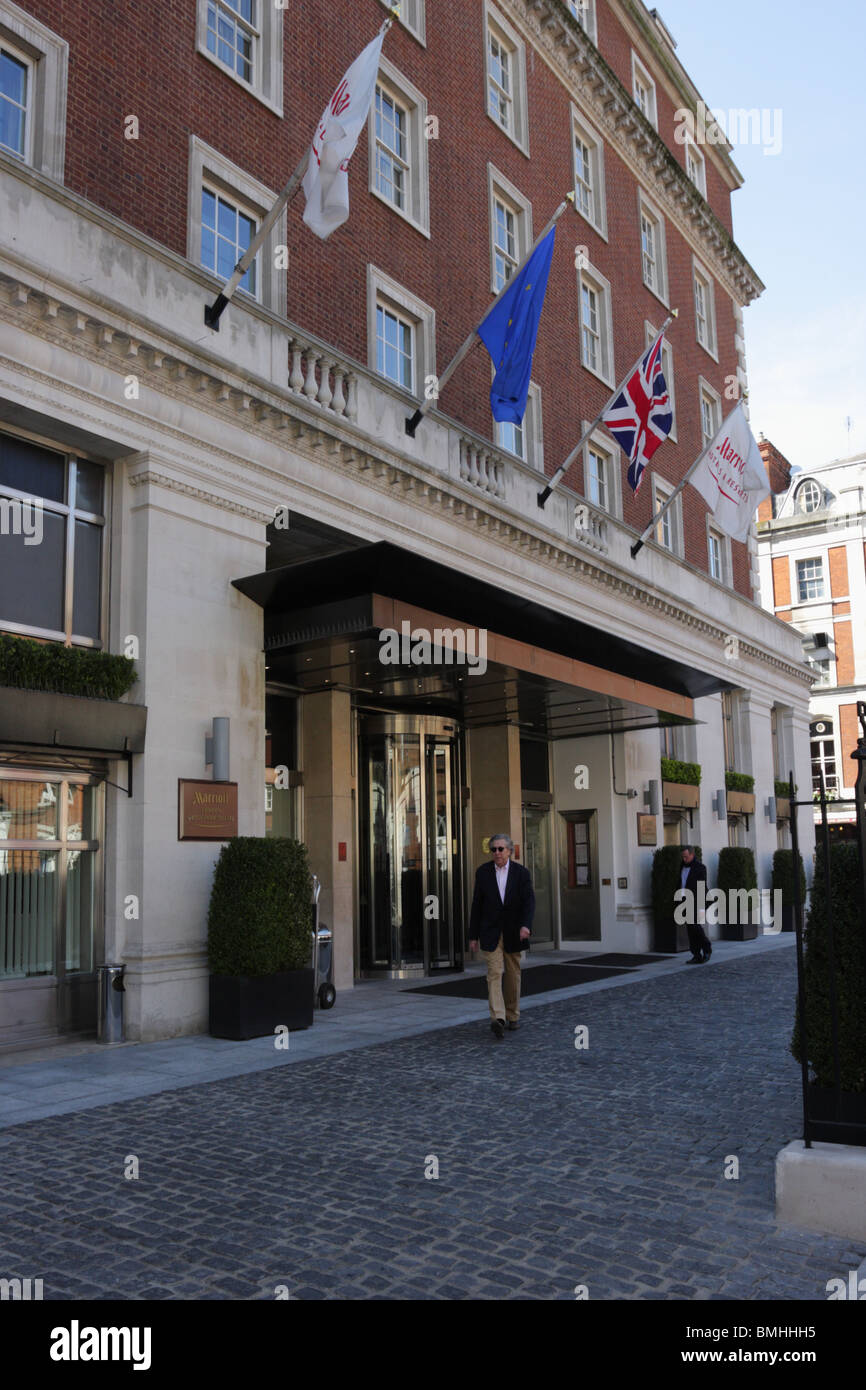 Parvis principal de l'hôtel Marriott de Duke Street, près de Oxford Street,un hôtel populaire pour les touristes et les gens d'affaires. Banque D'Images