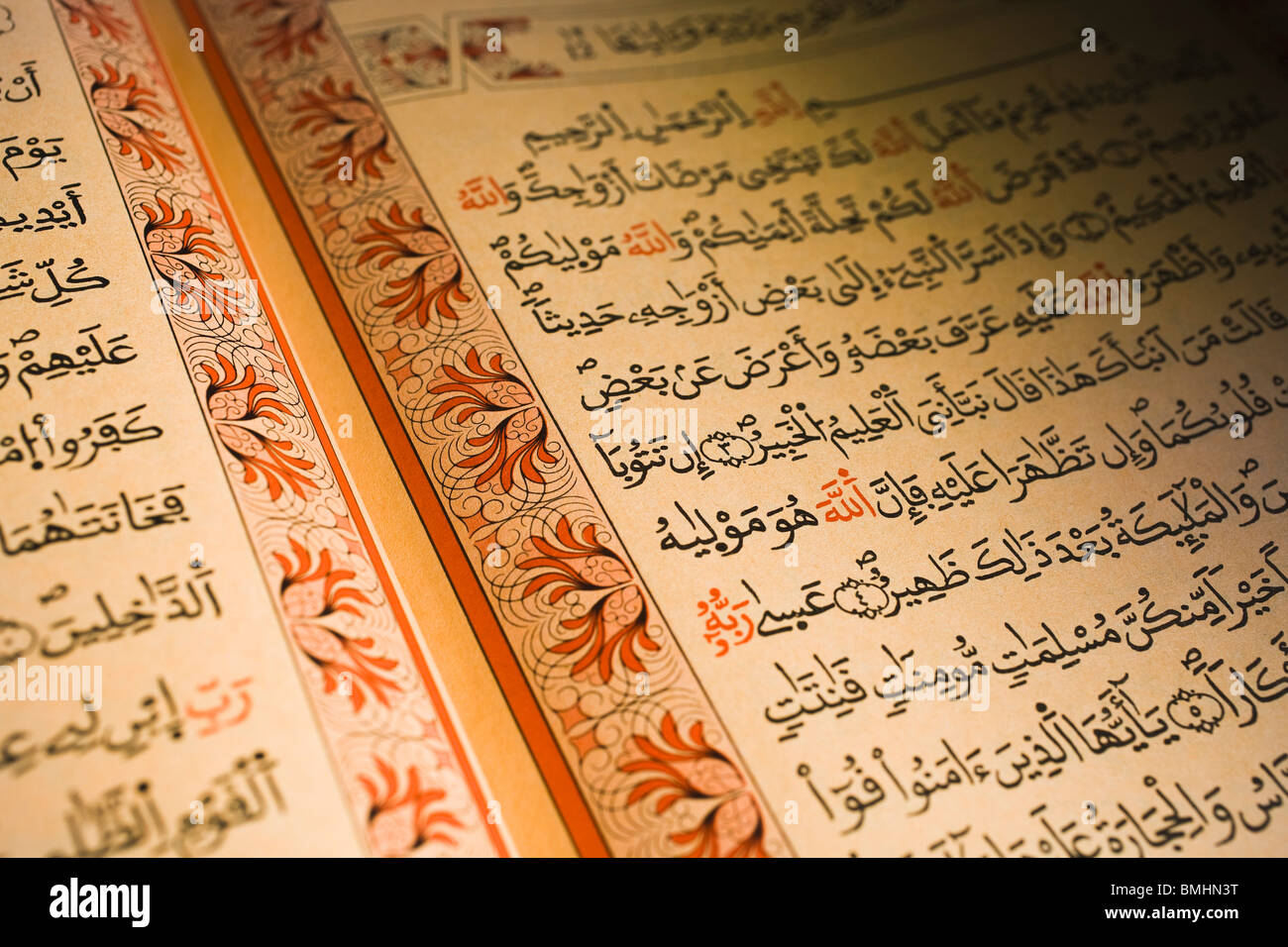 Le Coran, l'arabe écrit dans le livre saint de l'Islam Banque D'Images