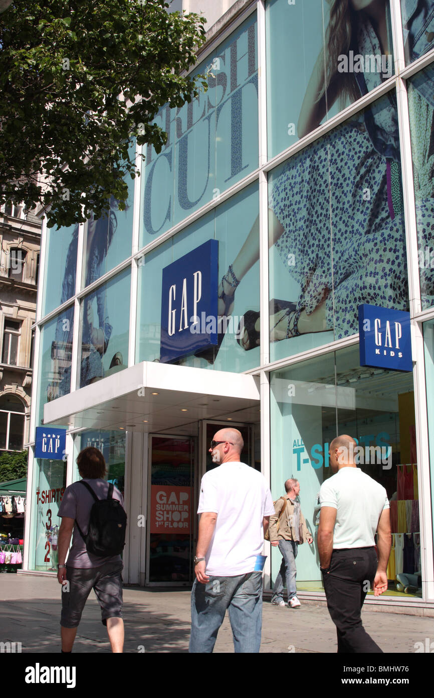 Un espace magasin sur Oxford Street, Londres, Angleterre, Royaume-Uni Banque D'Images