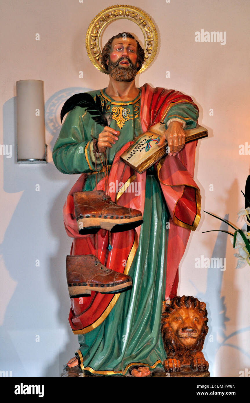 L'Espagne, Saint James Way : statue de San Marcos dans la Chapelle San Marcos à Monte do Gozo Banque D'Images