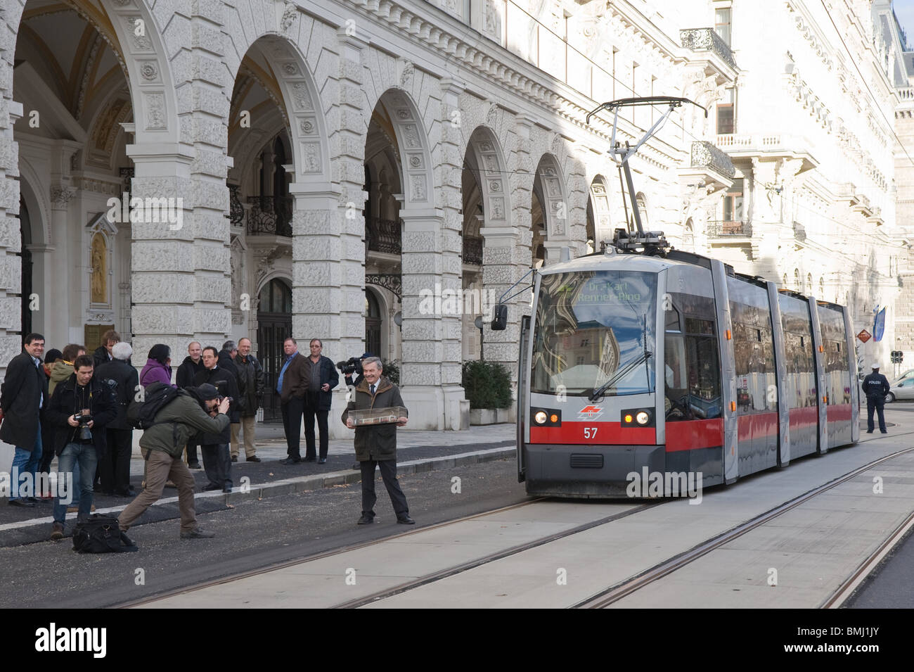 Wien, Umleitungsstrecke Reichsratsstraße Straßenbahn, Eröffnung, Dr. Günter Steinbauer, Geschäftsführer der Wiener Linien Banque D'Images