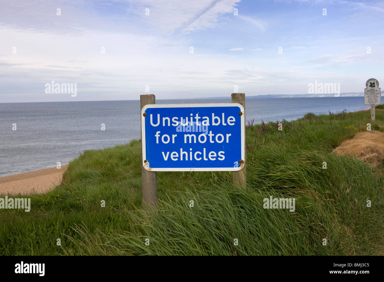 Panneau routier ne convient pas pour les véhicules à moteur à Chesil Beach dans le Dorset, UK Banque D'Images