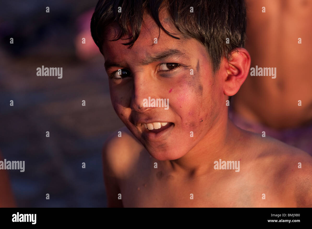 Rang Panchami, célébration de Holi avec jets de couleurs de Nasik, Inde Banque D'Images