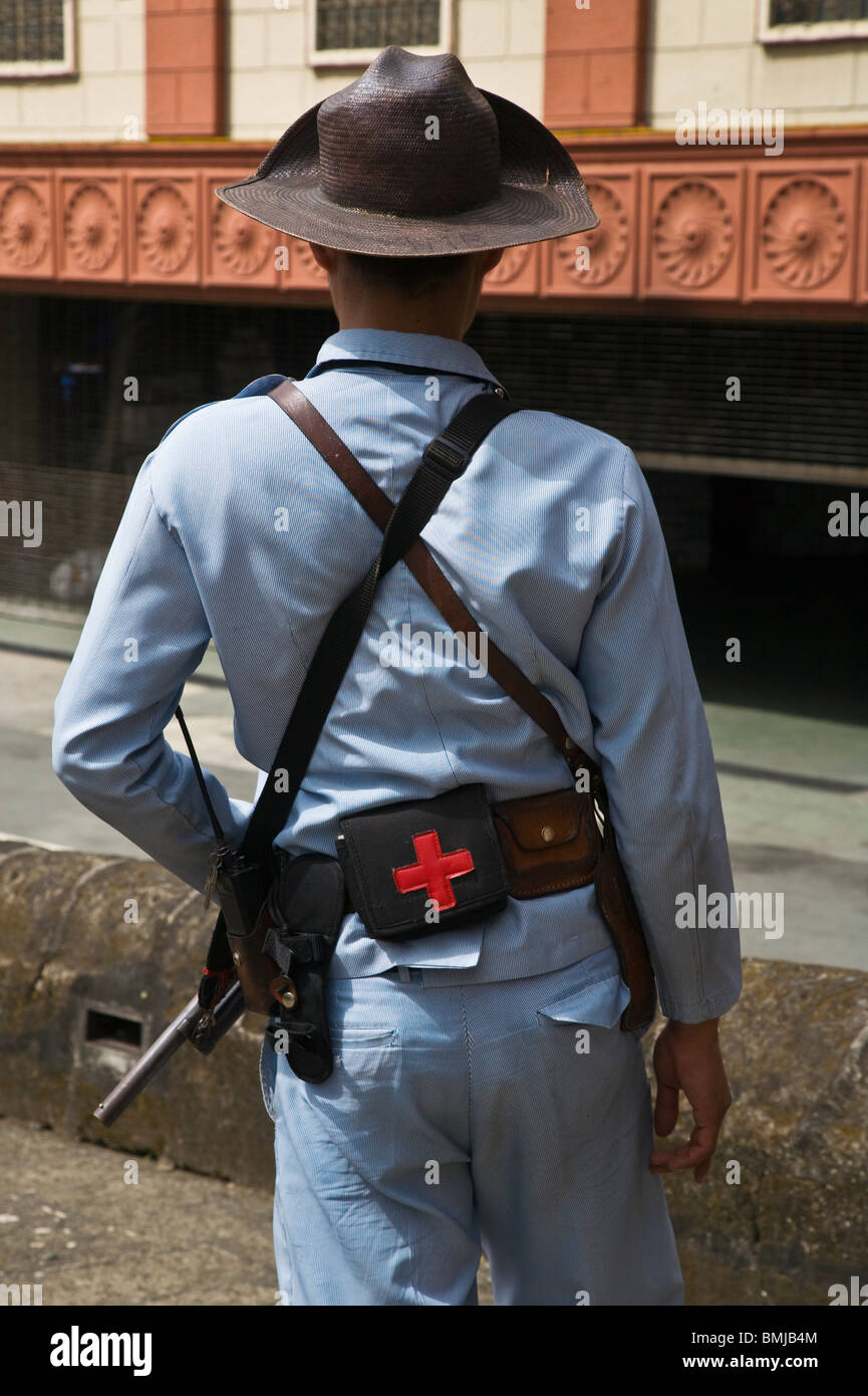 Une protection de sécurité armés dans le quartier historique d'Intramuros - MANILLE, PHILIPPINES Banque D'Images