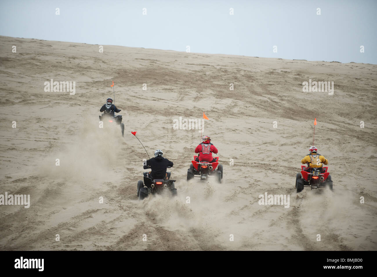 Les autodunes, quads, motos et ATCs, balade à travers les dunes de sable de St., New York, USA. Banque D'Images