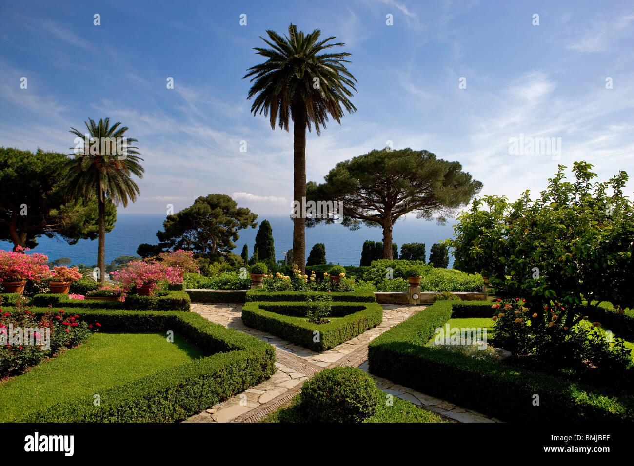 L'Italie, Ligurie, jardin privé avec vue sur la mer Banque D'Images