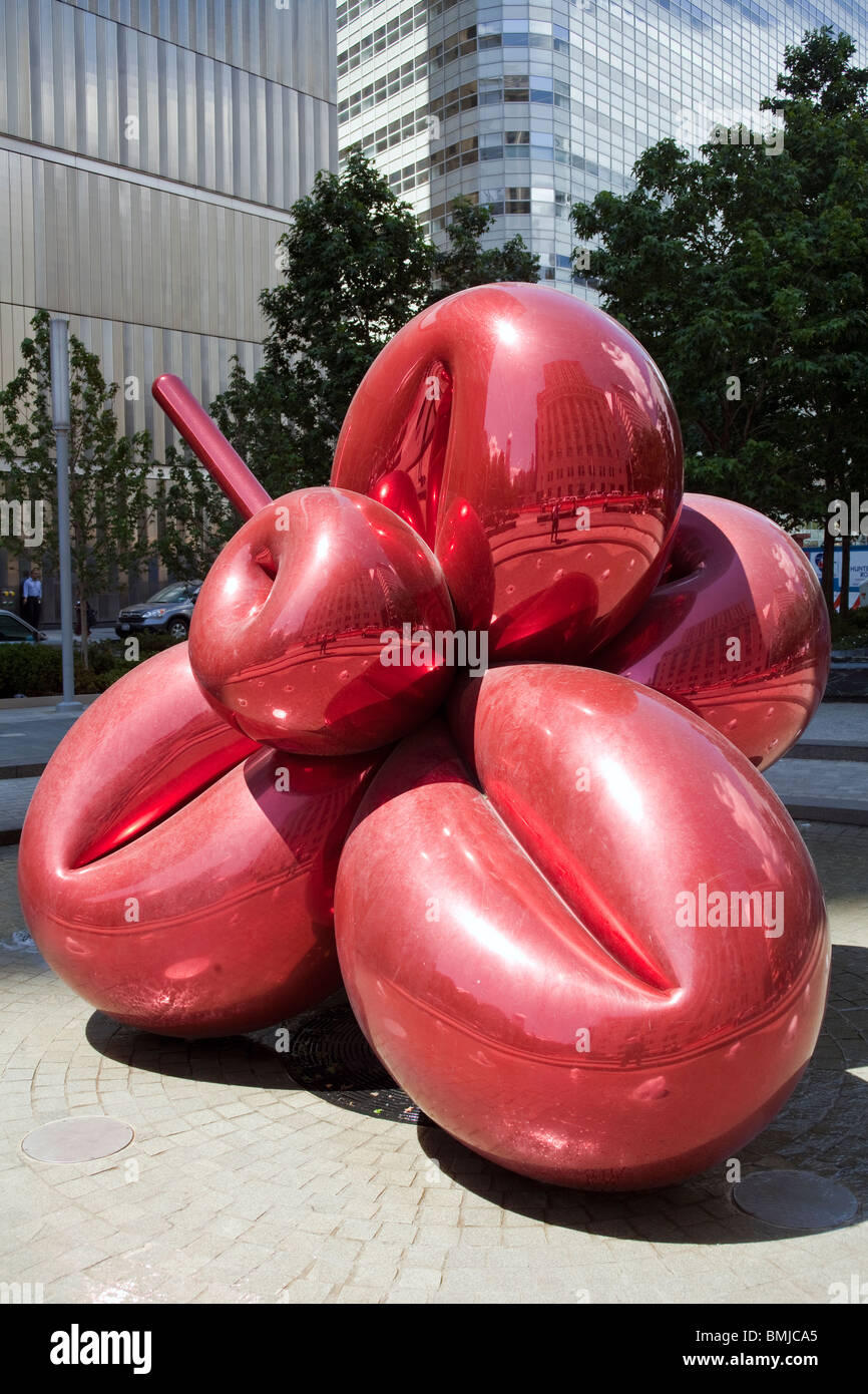 Balloon Flower (rouge) sculpture de Jeff Koons, Manhattan, New York City Banque D'Images