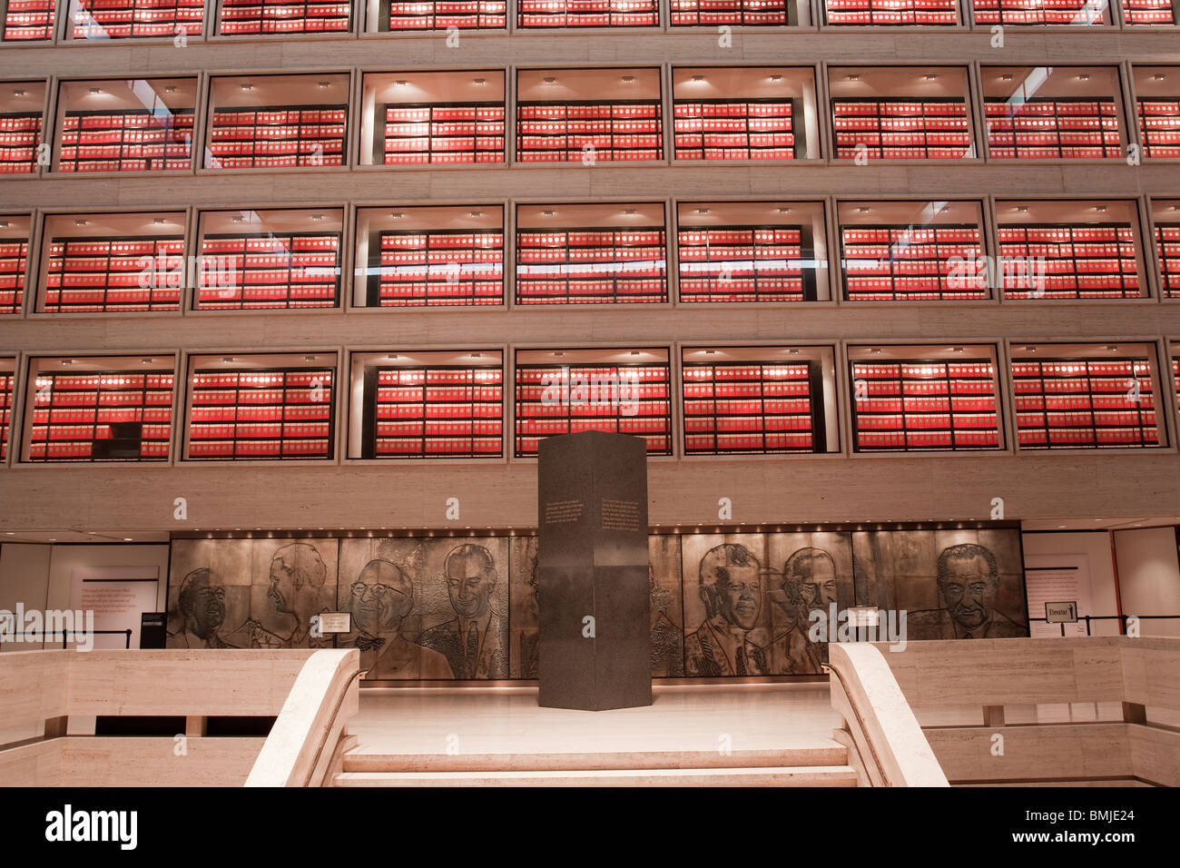 Rangées de livres sur des étagères à Lyndon B Johnson library and museum Banque D'Images