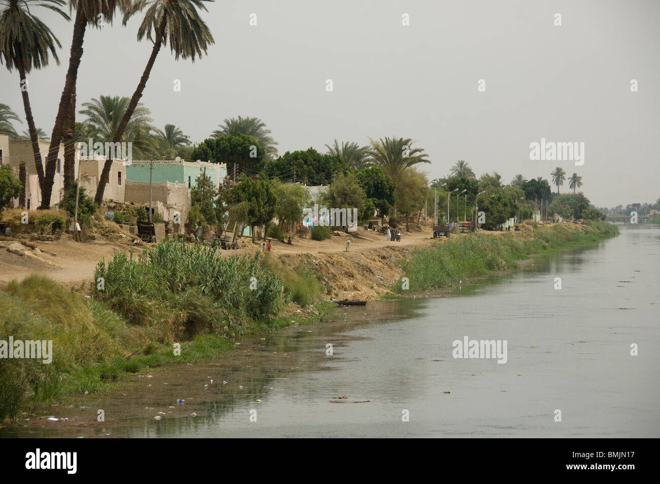 Egypte, Louxor, vues typiques de la vie quotidienne le long du Nil. Banque D'Images