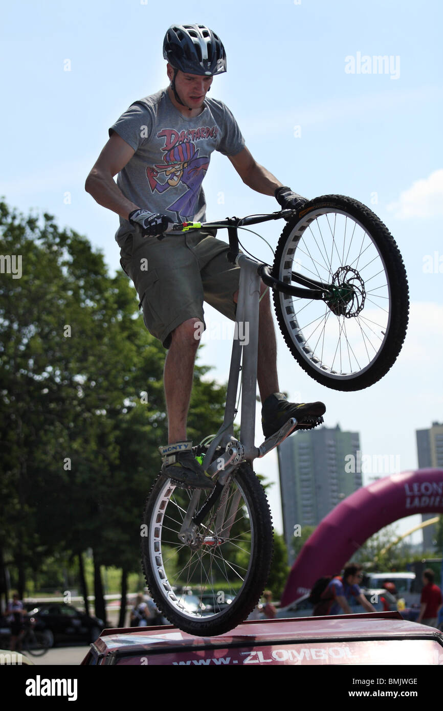 Démonstration de vélo Banque de photographies et d'images à haute  résolution - Alamy