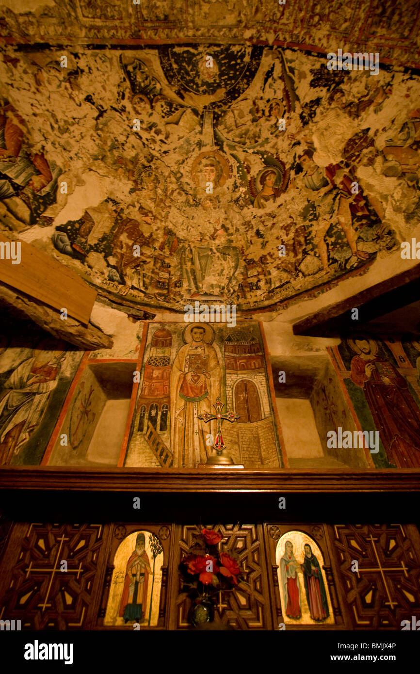 Fresques dans le choeur de l'église de la Sainte Vierge dans le monastère des Syriens , également appelé Deir El Sourian, Banque D'Images