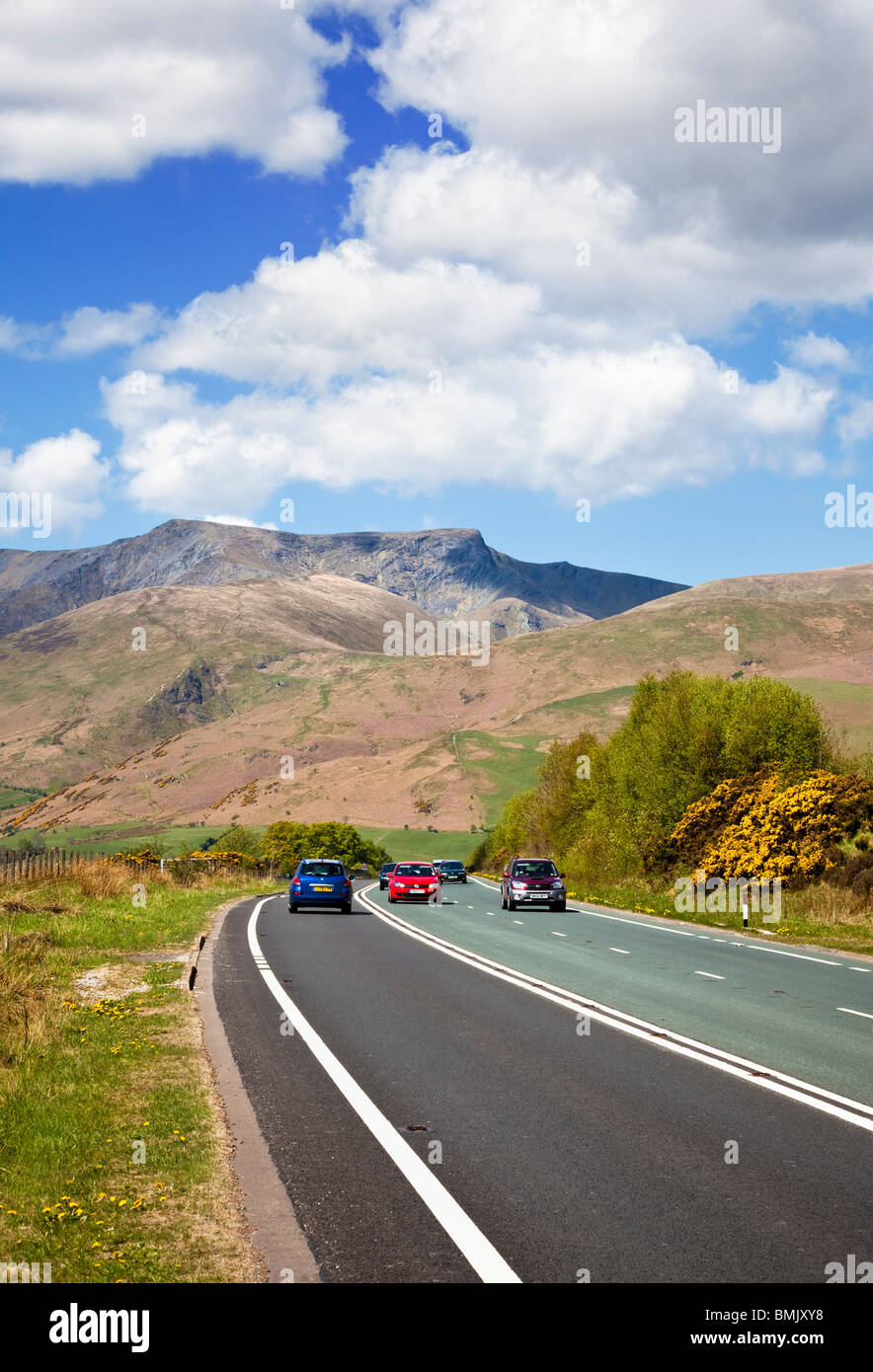 A66 Route de la région du Lake District, England, UK - avec Blencathra visible de montagne Banque D'Images