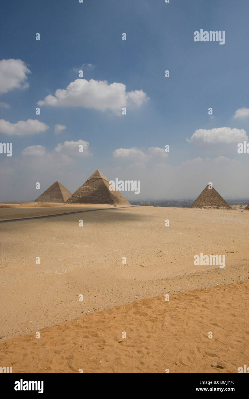 Grande Pyramide de Khufu (CHEOPS), pyramide de Khéphren (Khafré) et pyramide de Menkaourê (Mykérinos), Giza, Egypt, Egypte Banque D'Images