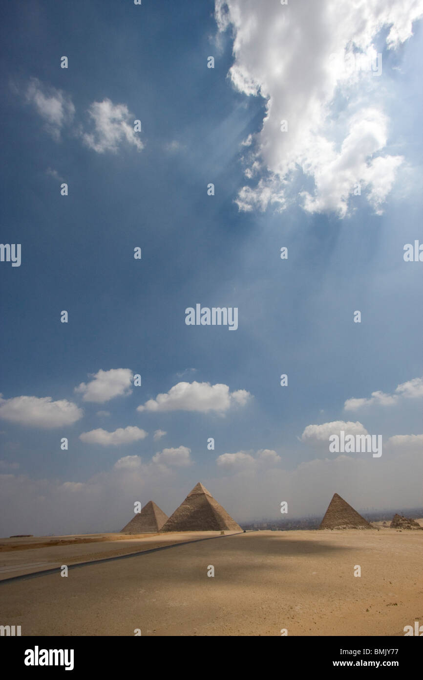 Grande Pyramide de Khufu (CHEOPS), pyramide de Khéphren (Khafré) et pyramide de Menkaourê (Mykérinos), Giza, Egypt, Egypte Banque D'Images