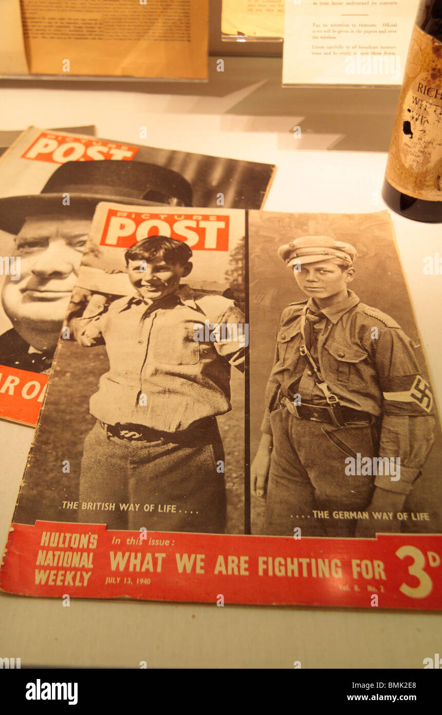 Une guerre mondiale 2 photo 'Post' magazine sur l'affichage à l'Imperial War Museum North, Salford Quays, Manchester, Royaume-Uni. ISO400 Banque D'Images