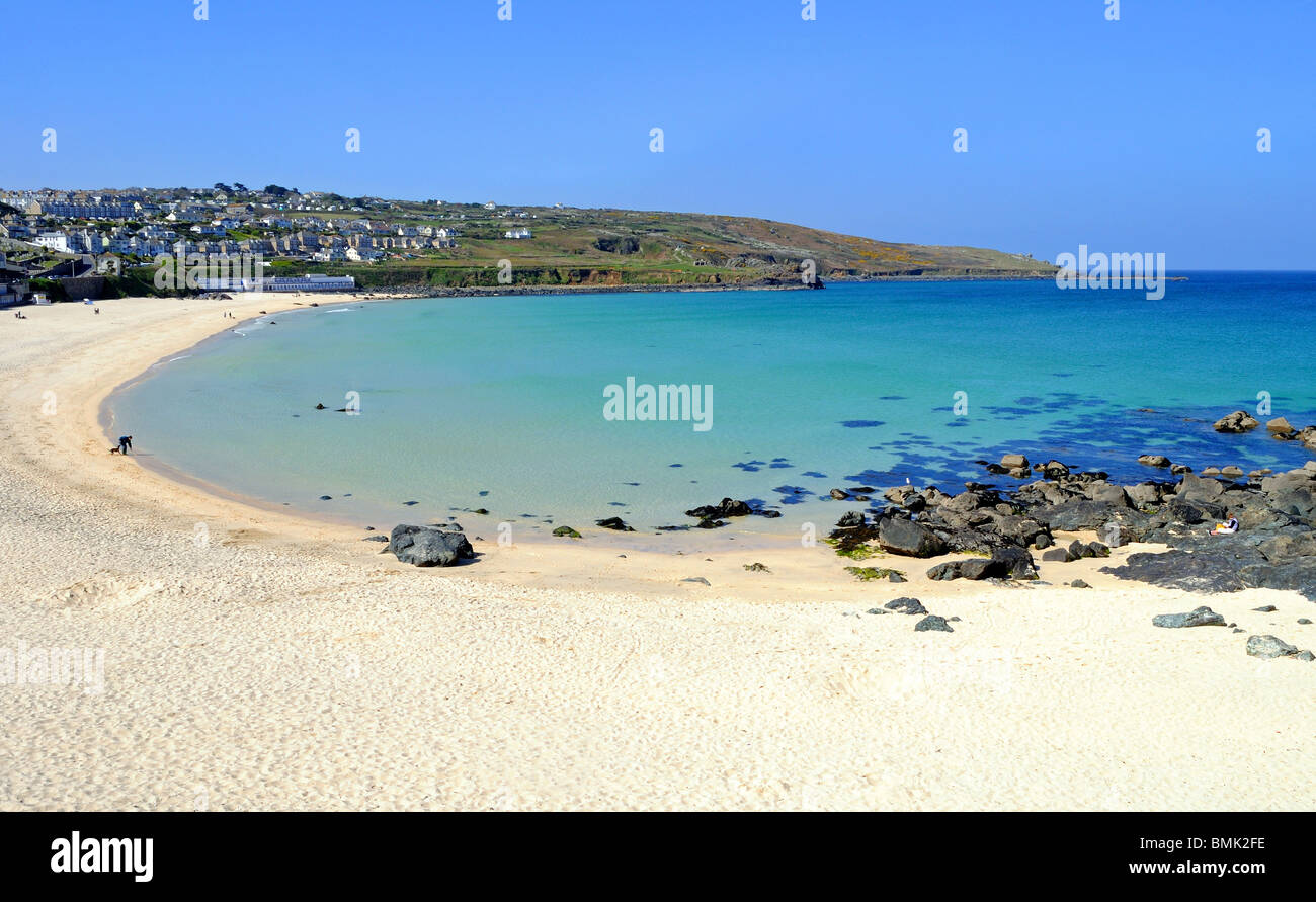 Une scène paisible à la plage de porthmeor à st.ives, Cornwall, uk Banque D'Images