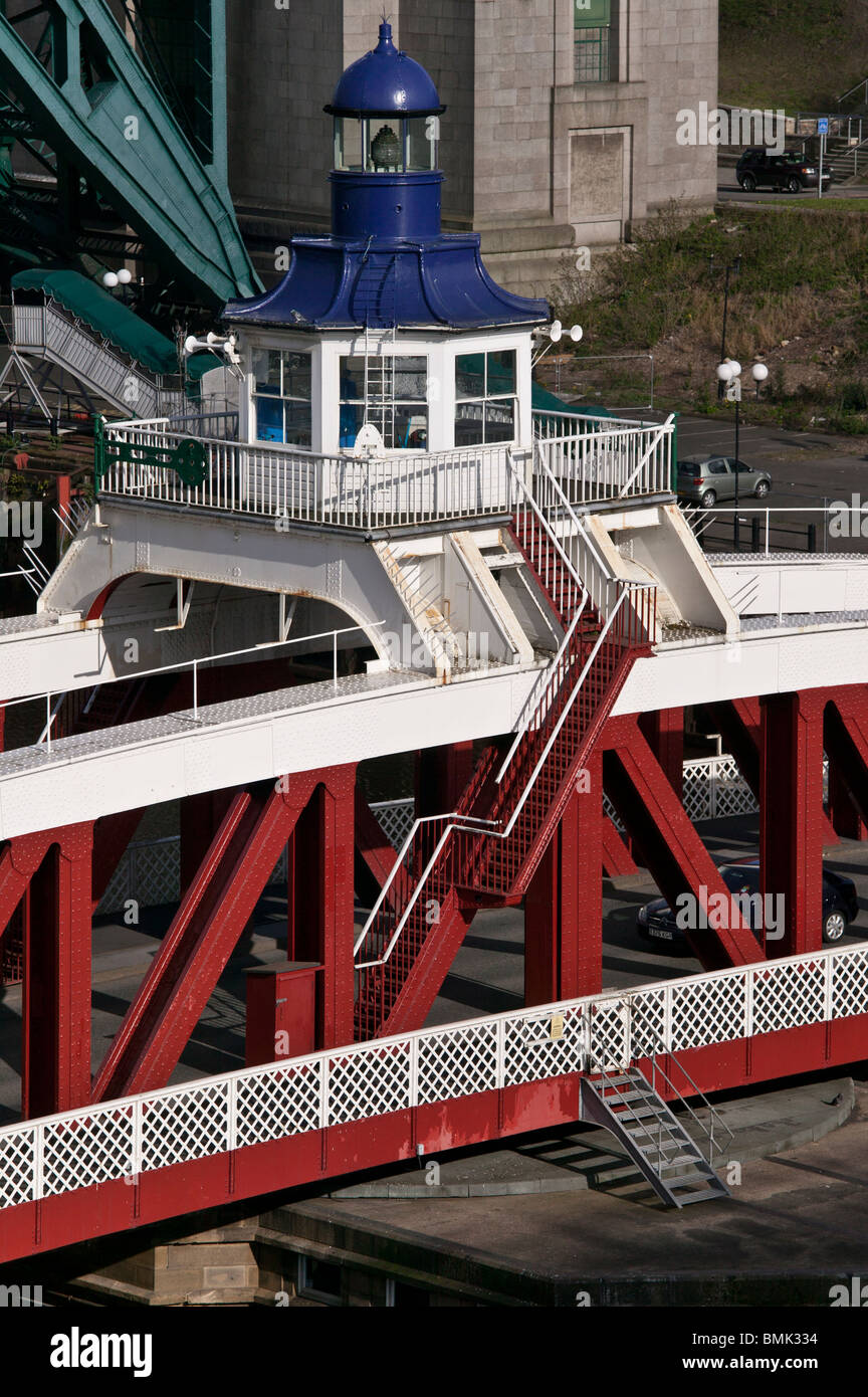 Une vue rapprochée de l'Oscillation Pont sur la rivière Tyne entre Newcastle et Gateshead. Banque D'Images