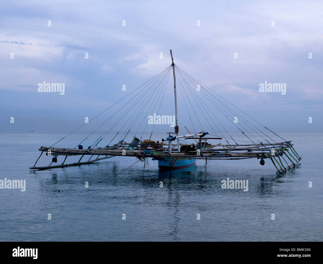 Mer de Java, Bali, Indonésie ; Bateau de pêche balinaise Banque D'Images