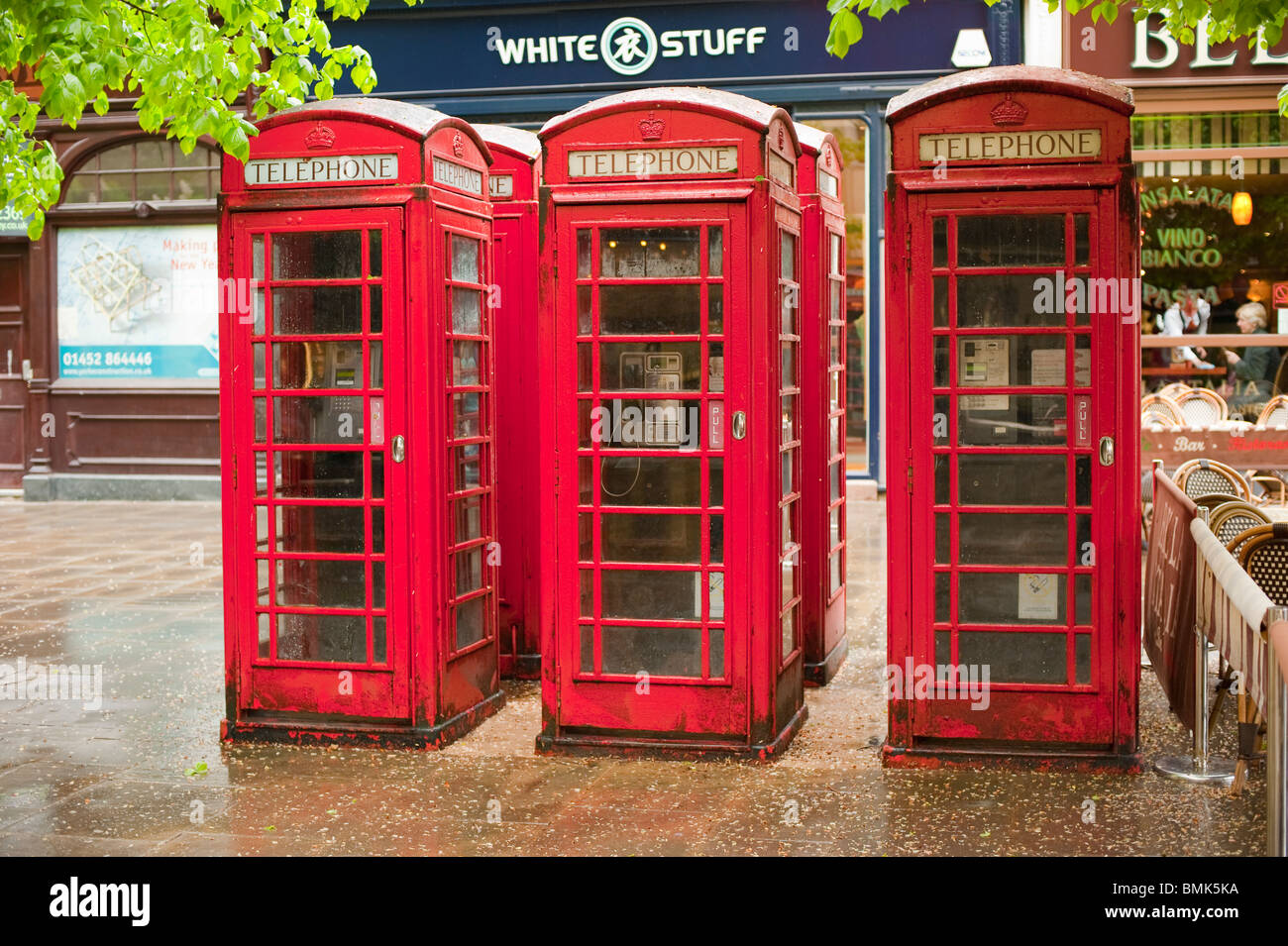 6 Six boîtes de téléphone rouge UK Banque D'Images