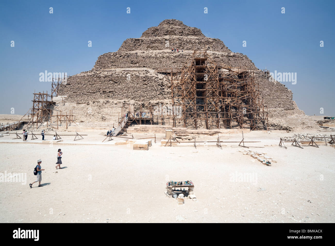 La pyramide de Djoser à saqqara, en Egypte, en faisant l'objet de travaux de restauration Banque D'Images