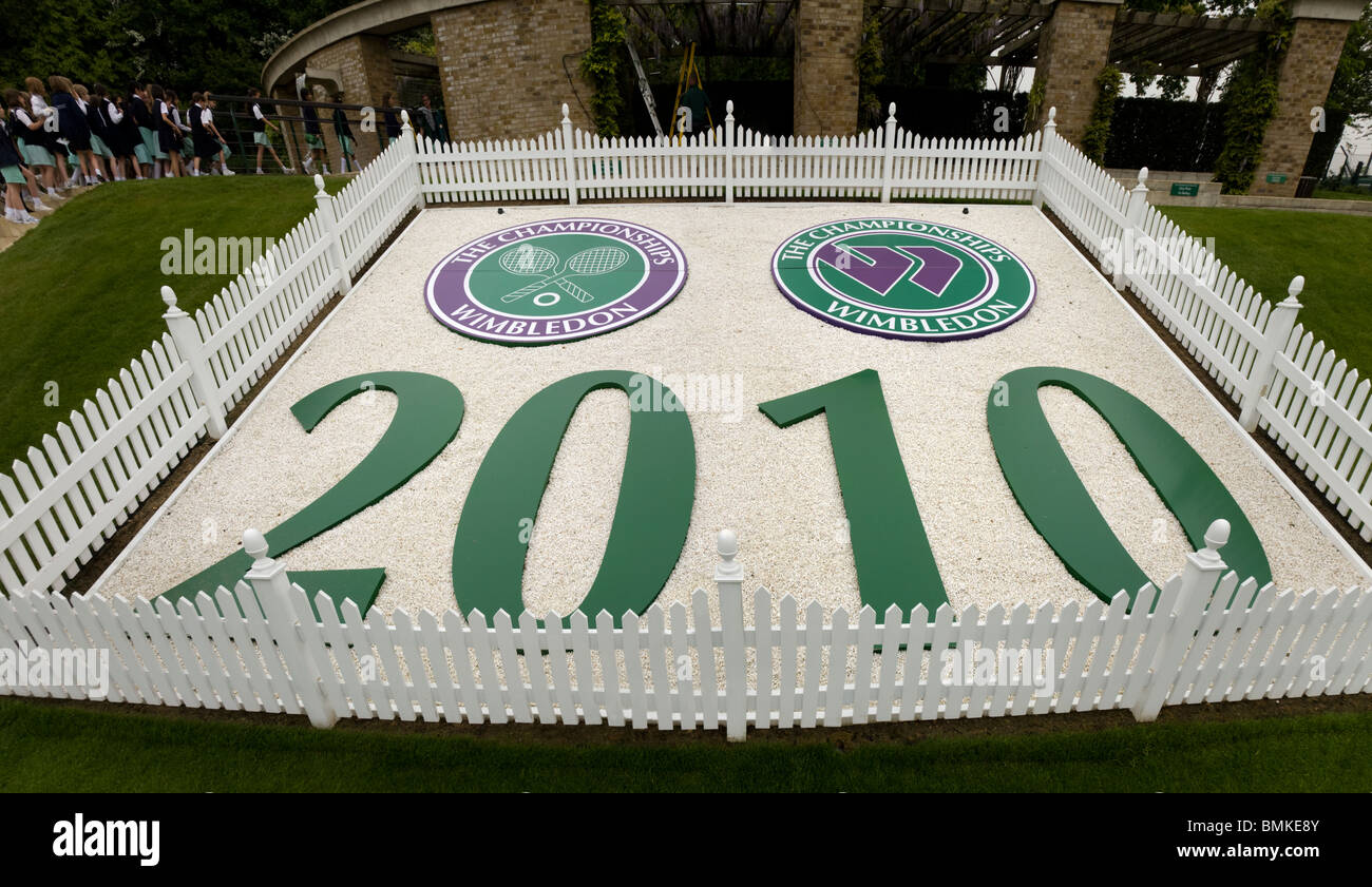Année 2010/ affichage affiche / logo / graphisme / insigne / corporate identité dans les motifs à l'championnat de tennis de Wimbledon Banque D'Images