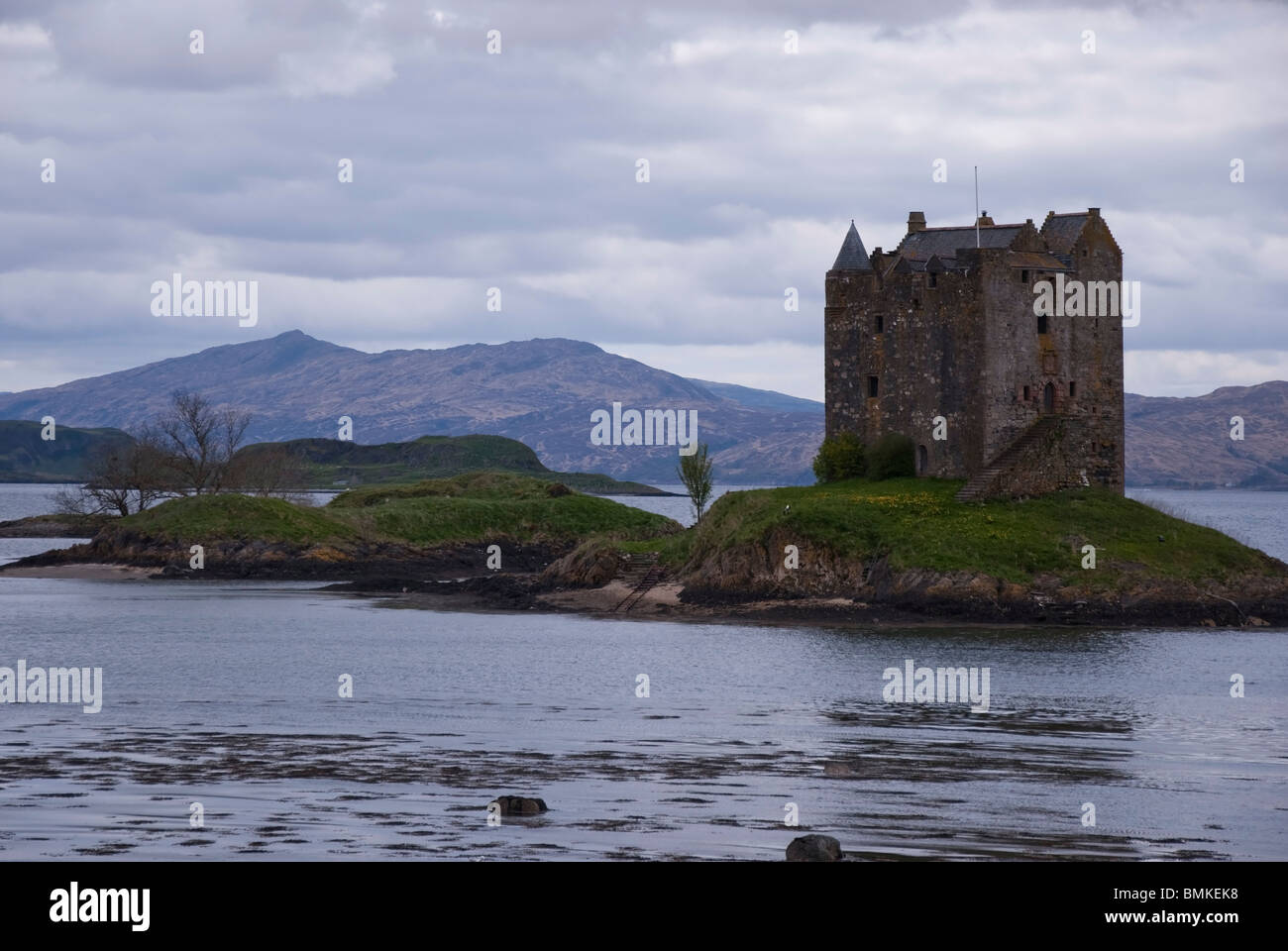 Château de Stalker couvant le Loch Linnhe Loch Laich Lorn Argyll Ecosse Banque D'Images