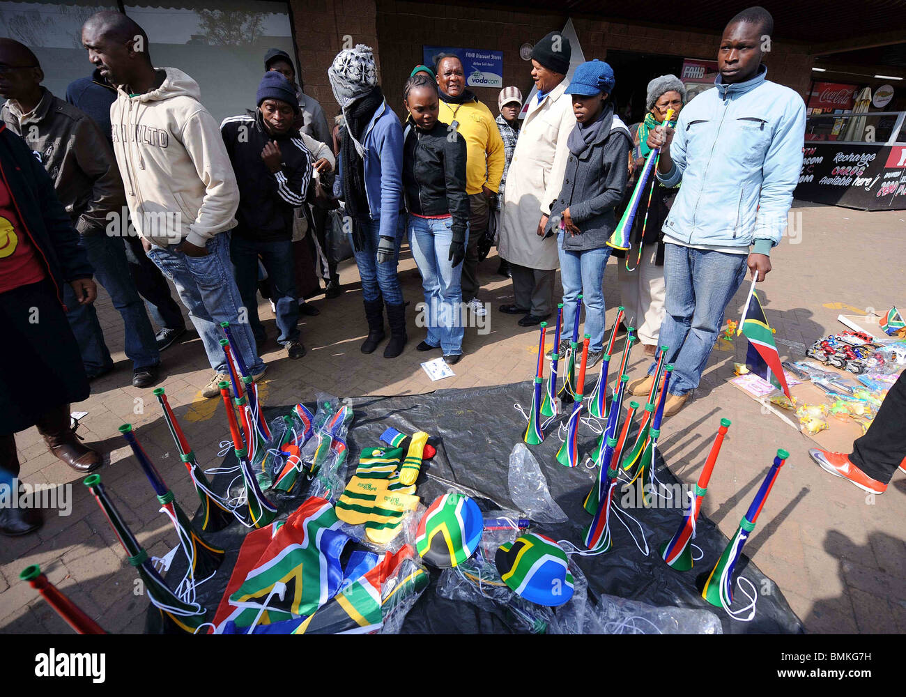 Vendeur VUVUZELA Johannesburg AFRIQUE DU SUD JOHANNESBURG, AFRIQUE DU SUD 11 Juin 2010 Banque D'Images