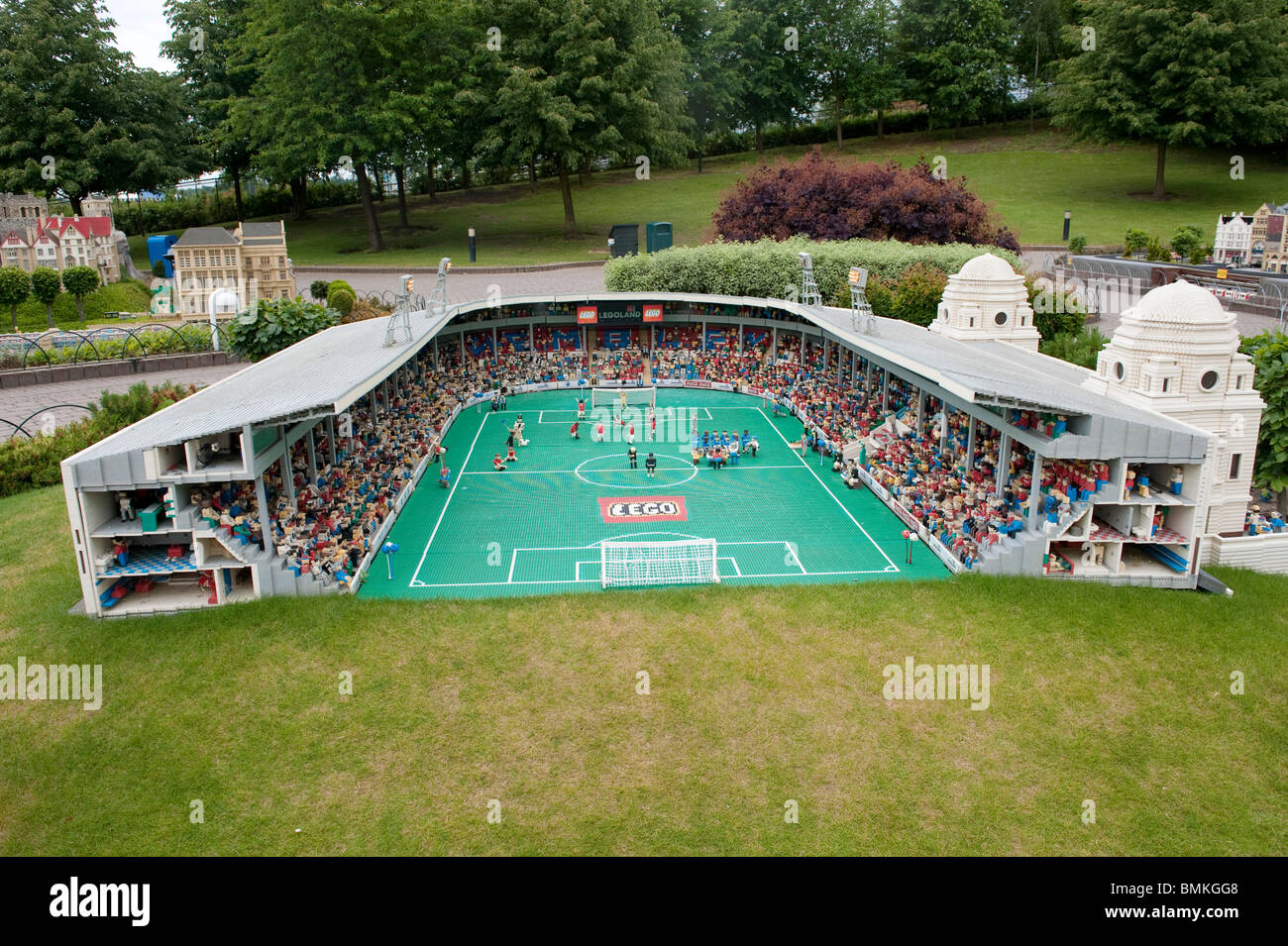 Tours jumelles de Wembley à Legoland, Windsor, Berkshire, Royaume-Uni Banque D'Images