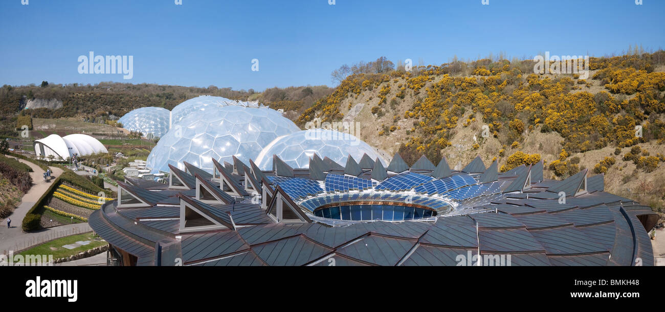 Vue sur les biomes à l'Eden Project Cornwall Banque D'Images