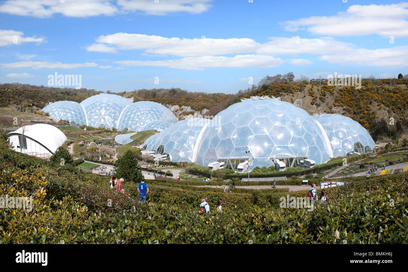 Vue sur les biomes à l'Eden Project Cornwall Banque D'Images