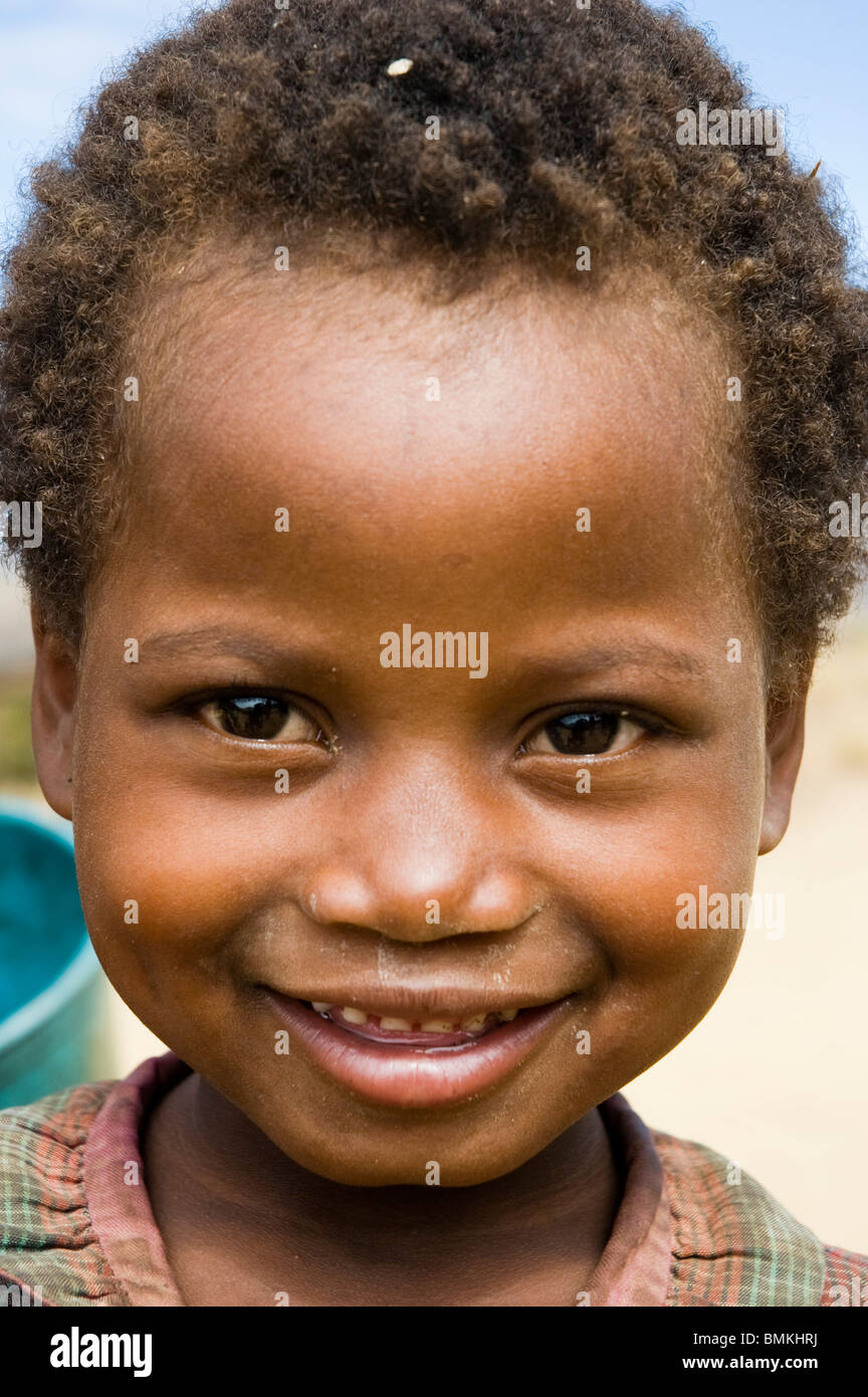 Madagascar, Fianarantsoa. Girl - Anja Banque D'Images