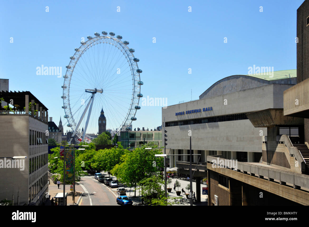 Royal Festival Hall et London Eye Banque D'Images